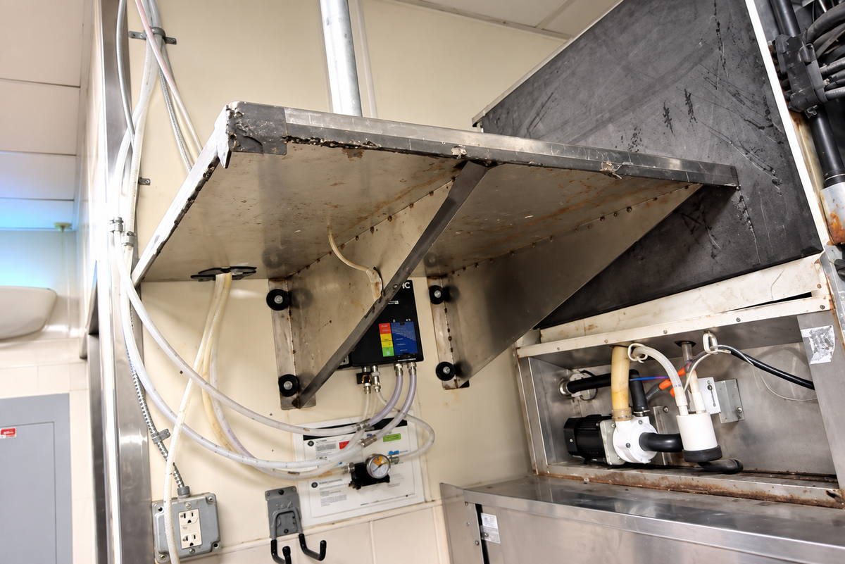 Stainless steel wall shelf presentation image; dimensions and mounting condition require confirmation